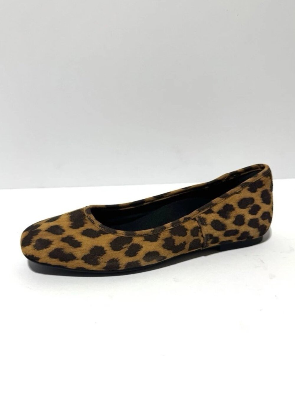 Vionic Womens Orinda Flats Tan Suede Size 6 M